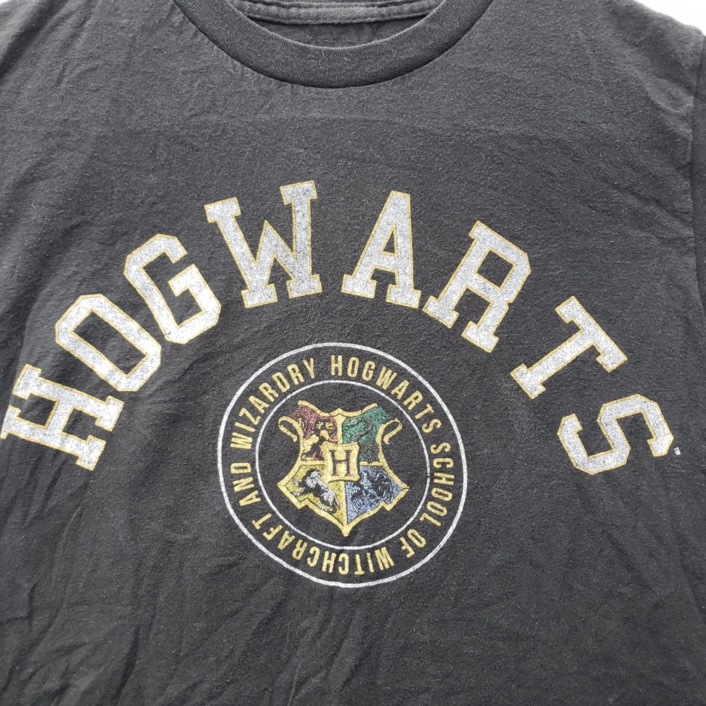 Wizarding World Harry Potter Hogwarts Graphic Tee Shirt Black Distressed Size S